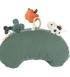 Done By Deer Pude m. Aktivitetslegetøj - Tiny Farm - Grøn