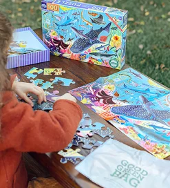 Eeboo Puslespil - 100 Brikker - 45,7x68,5 cm - Hajer i Dybet