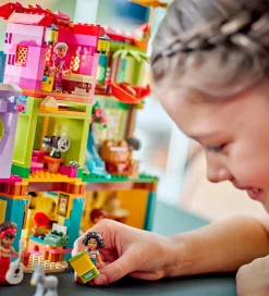 LEGO® Disney - Det Magiske Madrigal-hus 43245 - 1560 Dele