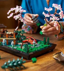 LEGO® Icons - Fredfyldt Have 10315 - 1363 Dele