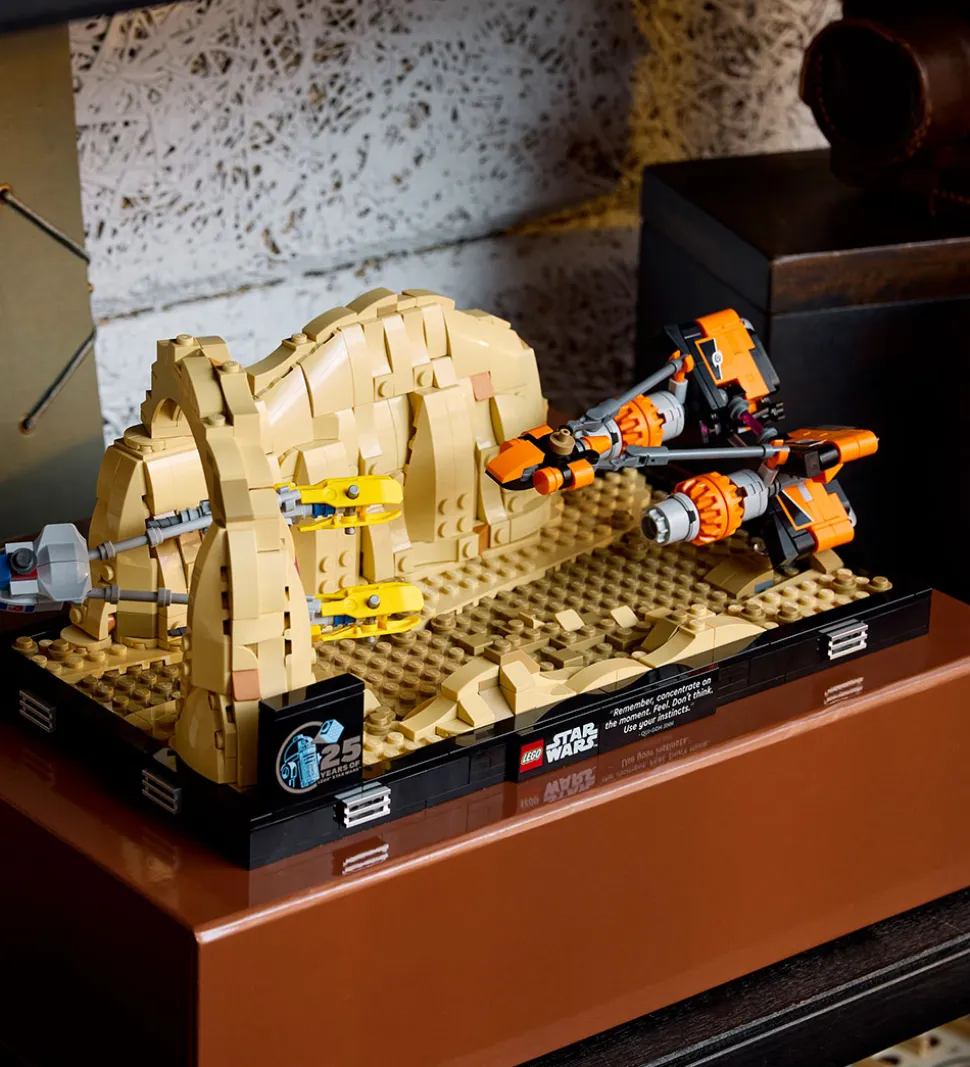 LEGO® Star Wars - Diorama med Mos Espa-podra... 75380 - 718 Dele