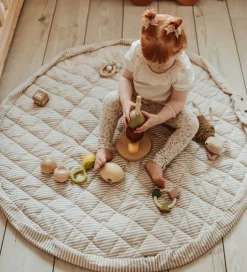 Play&Go Legetøjstæppe - Ø120 cm - Soft Organic - Stripes Blue